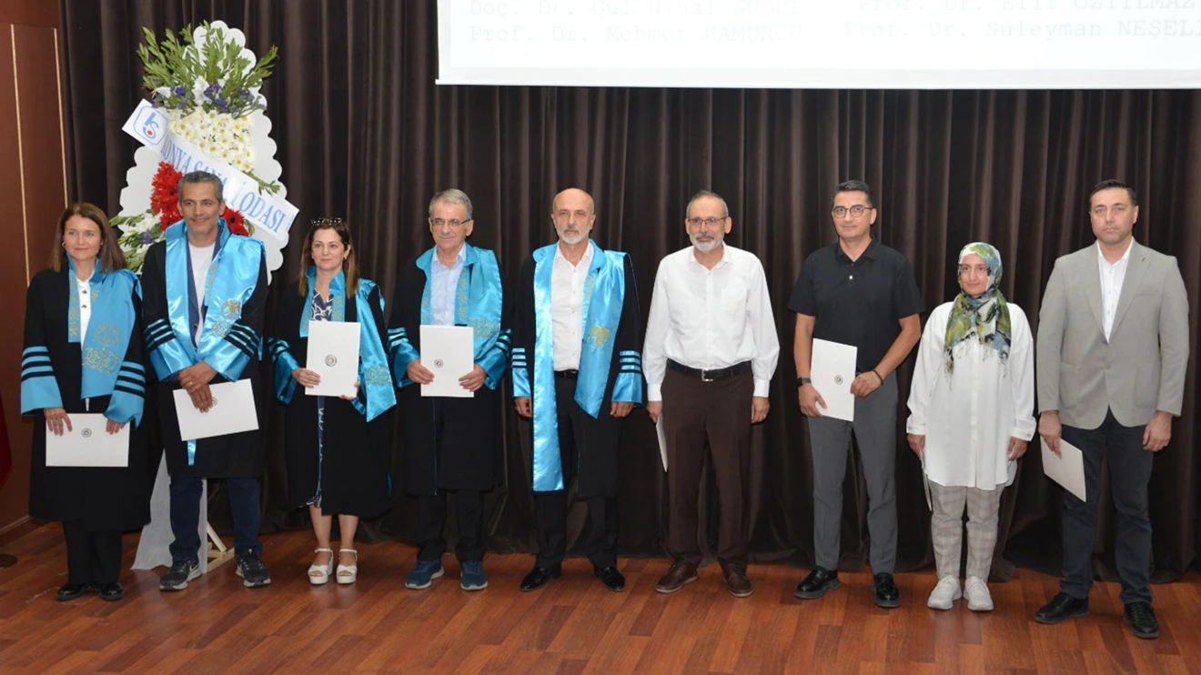 Sağlık Bilimleri ve Fen Bilimleri Enstitülerinde mezuniyet heyecanı